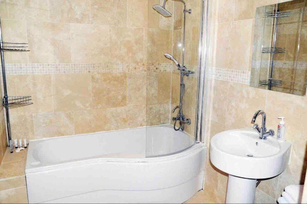 2 Bedrooms, 2 Bathrooms Stunning Penthouse City View Bradford  Exterior photo
